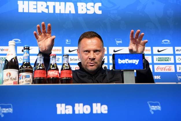Sport Themen der Woche KW16 Sport Bilder des Tages Fussball, Herren, Saison 2022 2023, 1. Bundesliga, Hertha BSC, Pressekonferenz zur Vorstellung des neuen Cheftrainers, Trainer Pal Dardai (Hertha BSC), 17.04. 2023, *** Football, men, season 2022 2023, 1 Bundesliga, Hertha BSC, press conference to introduce the new head coach, coach Pal Dardai Hertha BSC , 17 04 2023, Copyright: xSebastianxRäppold MatthiasxKochx