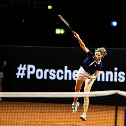Tamara Korpatsch (GER) vs Cristina Bucsa (ESP) im Bild Cristina Bucsa (ESP) Aufschlag Porsche Tennis Grand Prix GP Stuttgart 2023, Billie Jean King Cup, Porsche-Arena, 17.04.2023 Porsche Tennis Grand Prix GP Stuttgart 2023 Porsche-Arena, 17.04.2023 Stuttgart Copyright: xEibner-Pressefoto RogerxBuerkex EP_EER