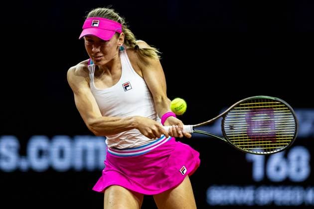 Sport Bilder des Tages Ekaterina Alexandrova Keine Nationalitaet ausgewiesen (RUS) Vs. Donna Vekic (CRO) im Bild Ekaterina Alexandrova (RUS) Porsche Tennis Grand Prix GP Stuttgart 2023, Billie Jean King Cup, Porsche-Arena, 17.04.2023 Porsche Tennis Grand Prix GP Stuttgart 2023 Porsche-Arena, 17.04.2023 Stuttgart Copyright: xEibner-Pressefoto RogerxBuerkex EP_EER