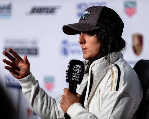 Ons Jabeur im Interview Weltrangliste 4 Porsche Tennis Grand Prix GP Stuttgart 2023, Billie Jean King Cup, Porsche-Arena, 18.04.2023 Porsche Tennis Grand Prix GP Stuttgart 2023 Porsche-Arena, 18.04.2023 Stuttgart Copyright: xEibner-Pressefoto RogerxBuerkex EP_EER