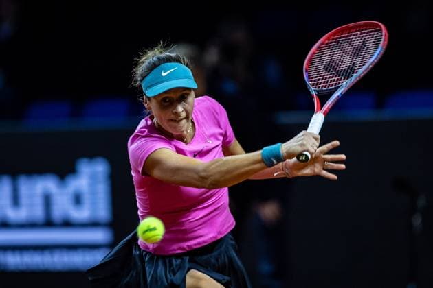 Match Tatjana Maria (GER) vs Yiena In-Albon (SUI) im Bild Tatjana Maria Porsche Tennis Grand Prix GP Stuttgart 2023, Billie Jean King Cup, Porsche-Arena, 18.04.2023 Porsche Tennis Grand Prix GP Stuttgart 2023 Porsche-Arena, 18.04.2023 Stuttgart Copyright: xEibner-Pressefoto RogerxBuerkex EP_EER