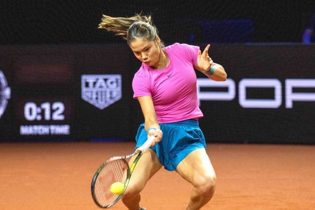 Emma Raducanu (GBR). Deutschland, Stuttgart, 18.04.2023, Tennis, Porsche Tennis Grand Prix, 2023, Runde 1, Jelena Ostapenko (LAT) - Emma Raducanu (GBR), Porsche Arena Foto: A2 Bildagentur Peter Hartenfelser