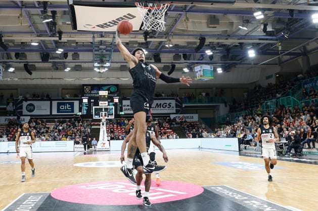 29 Spieltag der easyCredit BBL Basketball Bundesliga in der Oberfrankenhalle in Bayreuth Saison 2022-2023 Medi Bayreuth gegen NINERS Chemnitz Jason George (NINERS Chemnitz) -13-