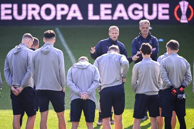 Union s head coach Karel Geraerts pictured during a training session of Belgian soccer team Royale Union Saint-Gilloise, Wednesday 19 April 2023 in Anderlecht stadium. Union is preparing for tomorrow s game against German Bayer 04 Leverkusen, the return leg of the quarterfinals of the UEFA Europa League competition. First leg ended on a draw 1-1 result. LAURIExDIEFFEMBACQ  x65339121x