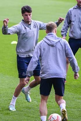 Union s Oussama El Azzouzi pictured in action during a training session of Belgian soccer team Royale Union Saint-Gilloise, Wednesday 19 April 2023 in Anderlecht stadium. Union is preparing for tomorrow s game against German Bayer 04 Leverkusen, the return leg of the quarterfinals of the UEFA Europa League competition. First leg ended on a draw 1-1 result. LAURIExDIEFFEMBACQ  x65339823x