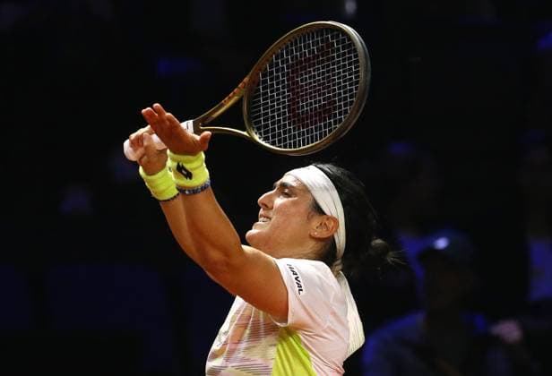19.04.2023, Deutschland, Stuttgart, Porsche Tennis Grand Prix 2023, Ons Jabeur (TUN) ärgert sich