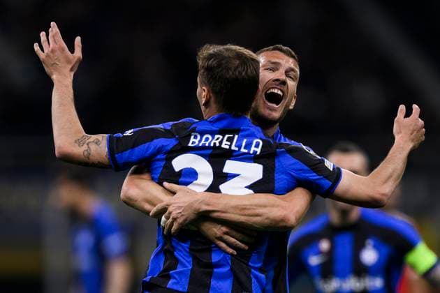 FC Internazionale v SL Benfica - Serie A Nicolo Barella of FC Internazionale celebrates with Edin Dzeko of FC Internazionale after scoring a goal during the UEFA Champions League quarterfinal second leg football match between FC Internazionale and SL Benfica. Milan Italy Copyright: xNicolòxCampox