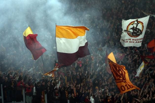 Rome, Italy 20.04.2023: As Roma fans on the stand during the Uefa Europa League 2023 football match, quarter finals, AS Roma vs Feyenoord at Olympic stadium in Rome, Italy.  Copyright: xmarcoxiacobuccix xipa-agency.netx xmarcoxiacobuccix 0 IPA_IPA37434856