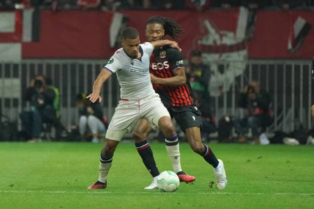 Fußball, ECL, OGC Nizza - FC Basel Billal Brahimi (OGC Nice) - Andy Alune Diouf (FC Bale) FOOTBALL : OGC Nice vs FC Bale - Quart de finale retour de Ligue Europa ConfÃ rence - Nice - 20 04 2023 NorbertScanella Panoramic 