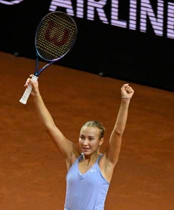 Anastasia Potapova (RUS) Jubel Freude Emotion ueber Matchgewinn Tennis Damen Porsche-Cup Porsche Tennis Grand Prix GP Stuttgart 2023 Viertelfinale Porsche Arena 21.04.2022 DFL REGULATIONS PROHIBIT ANY USE OF PHOTOGRAPHS AS IMAGE SEQUENCES AND OR QUASI-VIDEO Porsche Tennis Grand Prix GP Stuttgart 2023