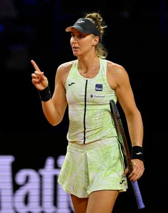 Beatriz Haddad Maia (BRA) Gestik Geste Tennis Damen Porsche-Cup Porsche Tennis Grand Prix GP Stuttgart 2023 Viertelfinale Porsche Arena 21.04.2022 DFL REGULATIONS PROHIBIT ANY USE OF PHOTOGRAPHS AS IMAGE SEQUENCES AND OR QUASI-VIDEO Porsche Tennis Grand Prix GP Stuttgart 2023