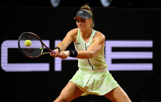 Beatriz Haddad Maia (BRA) Aktion Tennis Damen Porsche-Cup Porsche Tennis Grand Prix GP Stuttgart 2023 Viertelfinale Porsche Arena 21.04.2022 DFL REGULATIONS PROHIBIT ANY USE OF PHOTOGRAPHS AS IMAGE SEQUENCES AND OR QUASI-VIDEO Porsche Tennis Grand Prix GP Stuttgart 2023