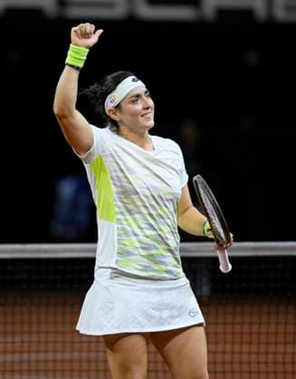 Ons Jabeur (TUN) Jubel Freude Emotion ueber Matchgewinn Gestik Geste Tennis Damen Porsche-Cup Porsche Tennis Grand Prix GP Stuttgart 2023 Viertelfinale Porsche Arena 21.04.2022 DFL REGULATIONS PROHIBIT ANY USE OF PHOTOGRAPHS AS IMAGE SEQUENCES AND OR QUASI-VIDEO Porsche Tennis Grand Prix GP Stuttgart 2023