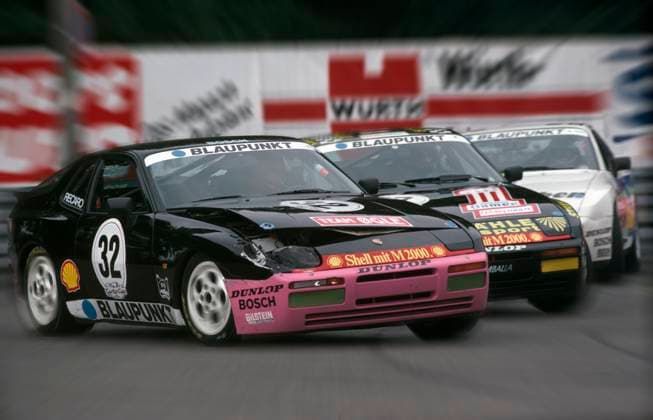 nachdem die Verkaufszahlen ndes Typs 934 zurückgegangen waren brachte Porsche 1982 in gleicher Karosserie den 944 auf den Markt der auch im eingesetzt wurde und der dann für hautnahe Auseinandersetzungen sorgte das Analogfoto enthielt keine Aufschriften so dass der gesamte Text unsicher ist *** after the sales figures of the type 934 had decreased Porsche brought in 1982 in the same body the 944 on the market which was used also in the sport and which provided then for skin-near arguments the analog photo did not contain inscriptions so that the entire text is uncertain