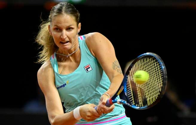 Karolina Pliskova (CZE) Aktion Tennis Damen Porsche-Cup Porsche Tennis Grand Prix GP Stuttgart 2023 Viertelfinale Porsche Arena 21.04.2022 DFL REGULATIONS PROHIBIT ANY USE OF PHOTOGRAPHS AS IMAGE SEQUENCES AND OR QUASI-VIDEO Porsche Tennis Grand Prix GP Stuttgart 2023