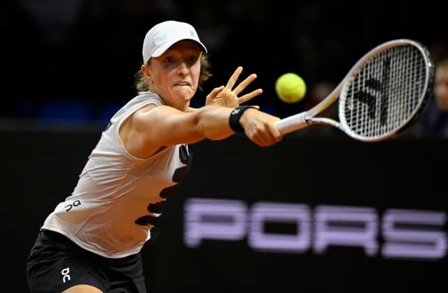 Iga Swiatek (POL) Aktion Tennis Damen Porsche-Cup Porsche Tennis Grand Prix GP Stuttgart 2023 Viertelfinale Porsche Arena 21.04.2022 DFL REGULATIONS PROHIBIT ANY USE OF PHOTOGRAPHS AS IMAGE SEQUENCES AND OR QUASI-VIDEO Porsche Tennis Grand Prix GP Stuttgart 2023