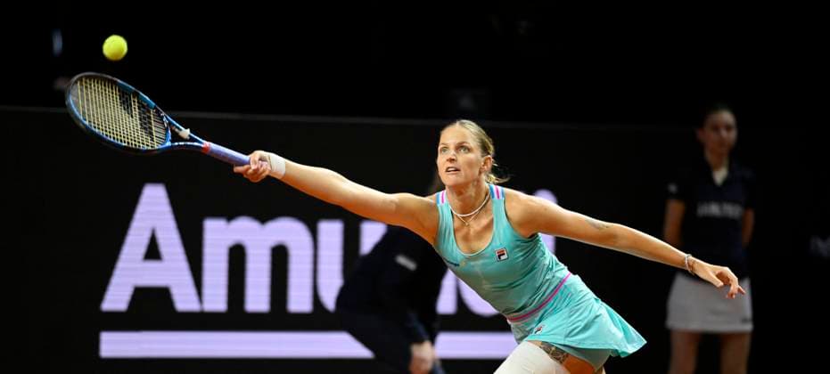Karolina Pliskova (CZE) Aktion Tennis Damen Porsche-Cup Porsche Tennis Grand Prix GP Stuttgart 2023 Viertelfinale Porsche Arena 21.04.2022 DFL REGULATIONS PROHIBIT ANY USE OF PHOTOGRAPHS AS IMAGE SEQUENCES AND OR QUASI-VIDEO Porsche Tennis Grand Prix GP Stuttgart 2023