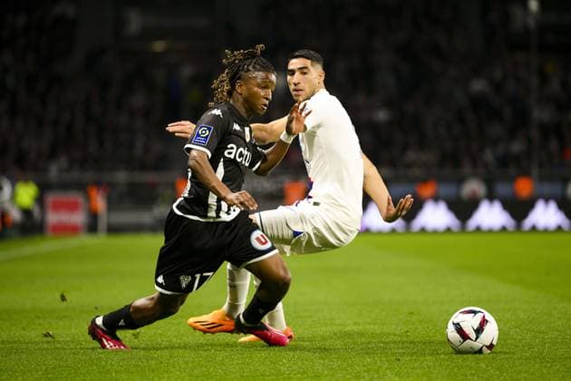 Achraf Hakimi (PSG) vs Ibrahim Amadou (Angers) FOOTBALL : Angers vs PSG - Ligue1 - 21 04 2023 JBAutissier Panoramic 