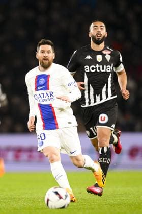 Fußball, SCO Angers - Paris St. Germain Lionel Messi (PSG) vs Himad Abdelli (Angers) FOOTBALL : Angers vs PSG - Ligue1 - 21 04 2023 JBAutissier Panoramic 
