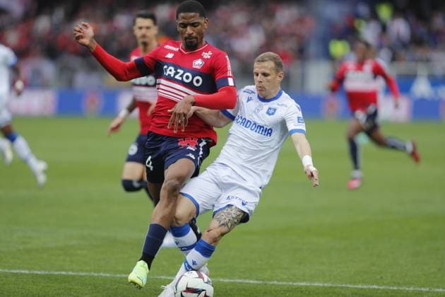 RECORD DATE NOT STATED (Auxerre) Gauthier Hein (Lille) Victor De Souza Football : Auxerre vs Lille - Ligue 1 - 22 04 2023 StephanieGrossetete Panoramic 