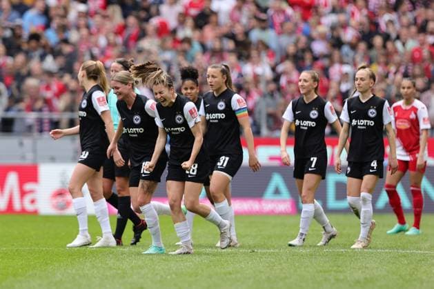Flyeralarm Frauen - Bundesliga 2022-2023: 1. FC Köln - SG Eintracht Frankfurt Tor für SG Eintracht Frankfurt durch Barbara Dunst (FRA, 28) jubelt Köln RheinEnergieStadion Nordrhein-Westfalen Deutschland