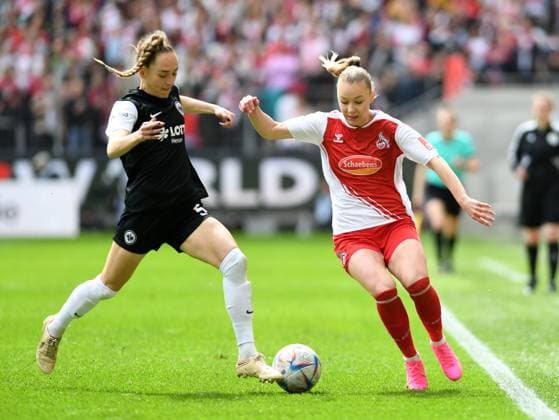 23.04.2023, Cologne, Germany, Rhein-Energie-Stadium, 1. FC Koeln vs Eintracht Frankfurt - Frauen Bundesliga, Sophia Kleinherne (Eintracht Frankfurt) und Weronika Zawistowska (1. FC Koeln) im Zweikampf (Foto Ralf Treese, Ralf Treese) DFB DFL REGULATIONS PROHIBIT ANY USE OF PHOTOGRAPHS AS IMAGE SEQUENCES AND OR QUASI-VIDEO. Cologne Rhein-Energie-Stadium North Rhine-Westphalia Germany
