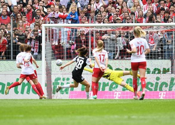 23.04.2023, Cologne, Germany, Rhein-Energie-Stadium, 1. FC Koeln vs Eintracht Frankfurt - Frauen Bundesliga, Barbara Dunst (Eintracht Frankfurt) Tor zum 0:1 (Foto Ralf Treese, Ralf Treese) DFB DFL REGULATIONS PROHIBIT ANY USE OF PHOTOGRAPHS AS IMAGE SEQUENCES AND OR QUASI-VIDEO. Cologne Rhein-Energie-Stadium North Rhine-Westphalia Germany