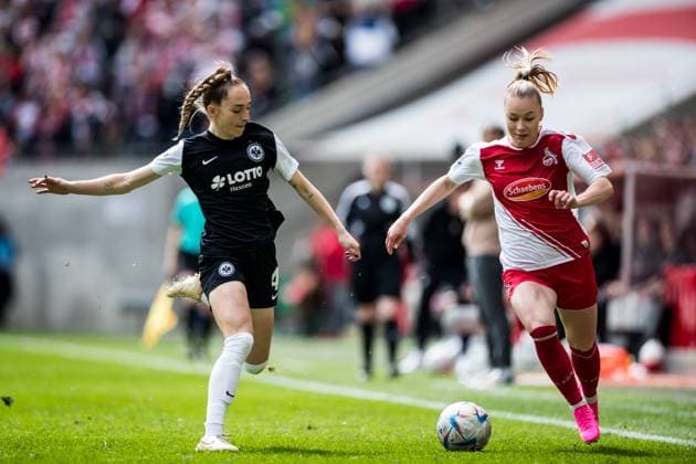 FLYERALARM Frauen Fussball Bundesliga, 1. FC Koeln - Eintracht Frankfurt Sophia Kleinherne (Eintracht Frankfurt 4), Weronika Zaistowska (1. FC Koeln, 24) FLYERALARM Frauen Fussball Bundesliga, 1. FC Koeln - Eintracht Frankfurt, Koeln, Rheinenergiestadion Copyright: xBEAUTIFULxSPORTS Wunderlx