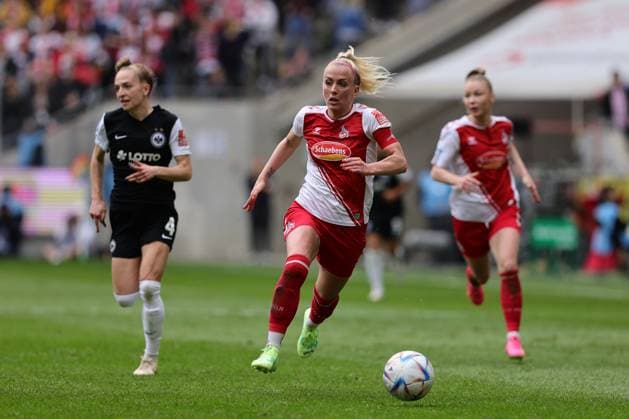 Flyeralarm Frauen - Bundesliga 2022-2023: 1. FC Köln - SG Eintracht Frankfurt Mandy Islacker (FC, 8) Köln RheinEnergieStadion Nordrhein-Westfalen Deutschland
