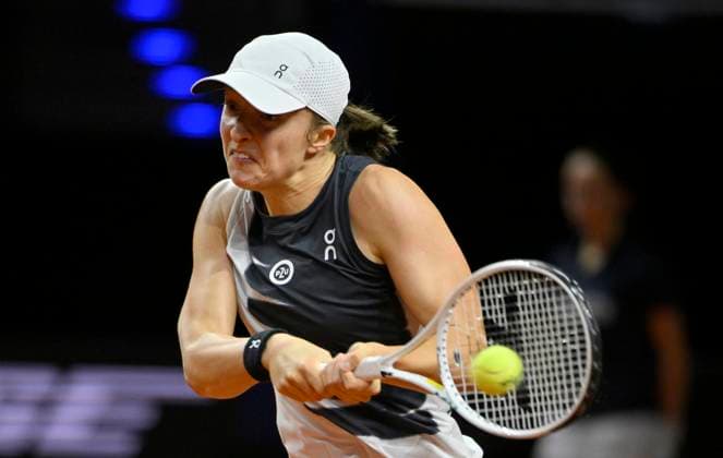 Iga Swiatek (POL) Aktion Tennis Damen Porsche-Cup Porsche Tennis Grand Prix GP Stuttgart 2023 Finale Porsche Arena 23.04.2022 DFL REGULATIONS PROHIBIT ANY USE OF PHOTOGRAPHS AS IMAGE SEQUENCES AND OR QUASI-VIDEO Porsche Tennis Grand Prix GP Stuttgart 2023