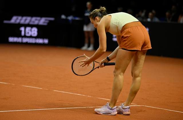 Aryna Sabalenka (BLR) enttaeuscht Tennis Damen Porsche-Cup Porsche Tennis Grand Prix GP Stuttgart 2023 Finale Porsche Arena 23.04.2022 DFL REGULATIONS PROHIBIT ANY USE OF PHOTOGRAPHS AS IMAGE SEQUENCES AND OR QUASI-VIDEO Porsche Tennis Grand Prix GP Stuttgart 2023