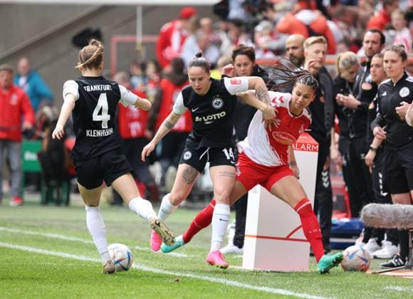 Sophia Kleinherne (SGE), Madeleine Steck (SGE)4, Genessee Puntigam (Köln), 1. FC Köln - Eintracht Frankfurt, Flyeralarm Frauen Bundesliga, 18. Spieltag, Rhein-Energie-Stadion Köln, Deutschland, 18.03.2023.