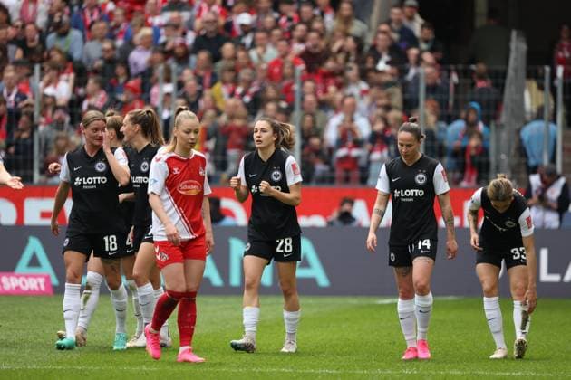 Torjubel 0-1 Barbara Dunst (SGE), Tanja Pawollek (SGE), Geraldine Reuteler (SGE), 1. FC Köln - Eintracht Frankfurt, Flyeralarm Frauen Bundesliga, 18. Spieltag, Rhein-Energie-Stadion Köln, Deutschland, 18.03.2023.