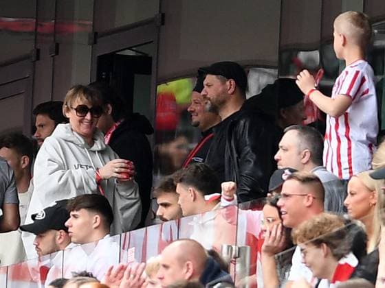 23.04.2023, Cologne, Germany, Rhein-Energie-Stadium, 1. FC Koeln vs Eintracht Frankfurt - Frauen Bundesliga, Trainer Stefen Baumgart (1. FC Koeln) schaut (Foto Ralf Treese, Ralf Treese) DFB DFL REGULATIONS PROHIBIT ANY USE OF PHOTOGRAPHS AS IMAGE SEQUENCES AND OR QUASI-VIDEO. Cologne Rhein-Energie-Stadium North Rhine-Westphalia Germany