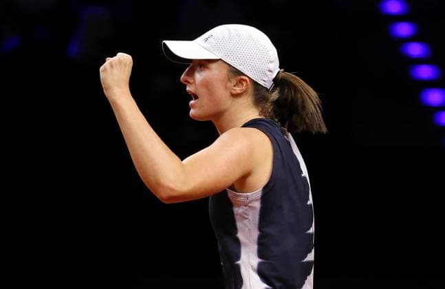 23.04.2023, Deutschland, Stuttgart, Porsche Tennis Grand Prix 2023 Finale, Iga Swiatek (POL) jubelt und ballt die Faust