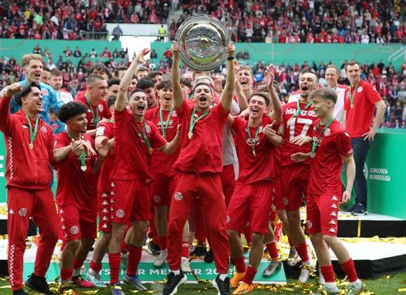 Bilder des Jahres 2023, Sport 04 April Sport Themen der Woche KW16 Deutscher Meister U19 A-Junioren ist der FSV Mainz 05. 23.04.2023, Fußball, U19 A-Junioren Finalspiel im den Meistertitel, 1. FSV Mainz 05 U19 - Borussia Dortmund U19 Saison 2022 23, MEWA Arena, Mainz, Deutschland, zmdz, ** DFB & DFL regulations prohibit any use of photographs as image sequences and or quasi-video. ** 1. FSV Mainz 05 U19 - Borussia Dortmund U19 *** German champion U19 A Juniors is FSV Mainz 05 23 04 2023, Football, U19 A Juniors final match in the championship title, 1 FSV Mainz 05 U19 Borussia Dortmund U19 season 2022 23, MEWA Arena, Mainz, Germany, zmdz, DFB DFL regulations prohibit any use of photographs as image sequences and or quasi video 1 FSV Mainz 05 U19 Borussia Dortmund U19