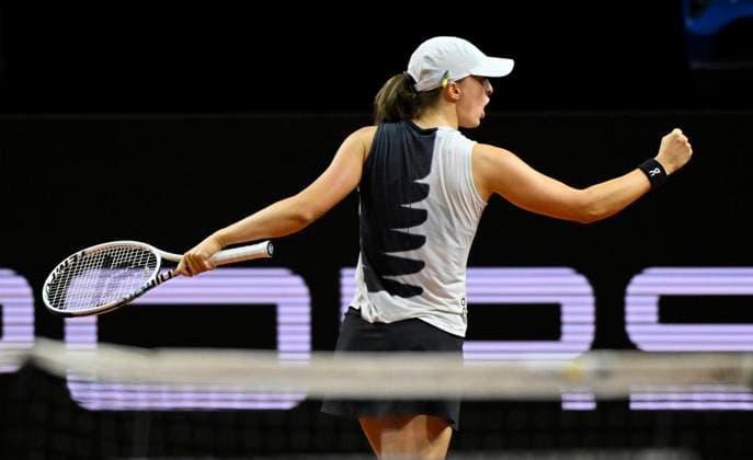 Iga Swiatek (POL) Jubel Freude Emotion Tennis Damen Porsche-Cup Porsche Tennis Grand Prix GP Stuttgart 2023 Finale Porsche Arena 23.04.2022 DFL REGULATIONS PROHIBIT ANY USE OF PHOTOGRAPHS AS IMAGE SEQUENCES AND OR QUASI-VIDEO Porsche Tennis Grand Prix GP Stuttgart 2023