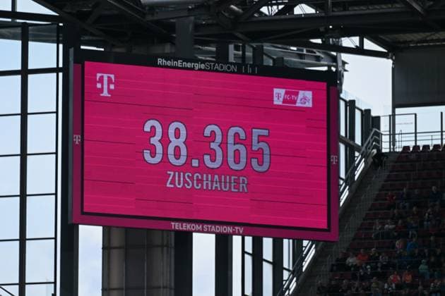 23.04.2023, GER, Fußball, FLYERALARM Frauen-Bundesliga 2022 2023, 1. FC Köln - Eintracht Frankfurt Mit 38.365 Zuschauerinnen und Zuschauern wird ein neuer Rekord in der Frauen-Bundesliga gebrochen. Köln RheinEnergieSTADION Nordrhein-Westfalen Deutschland