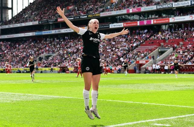 Fussball, Frauen Bundesliga, Deutschland, Herren, Saison 2022 2023, Rhein Energie Stadion Köln, 1. FC Köln - Eintracht Frankfurt; Jubel Lara Prasnikar (SGE) nach ihrem Tor zum 0:2. Jubel, Freude, Aktion. DFB DFL REGULATIONS PROHIBIT ANY USE OF PHOTOGRAPHS AS IMAGE SEQUENCES AND OR QUASI-VIDEO