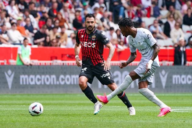 Muhammed Cham Saracevic (Clermont) - GaÃ«tan Laborde (OGC Nice) FOOTBALL : OGC Nice vs Clermont Foot - Ligue 1 Uber Eats - Nice - 23 04 2023 NorbertScanella Panoramic 
