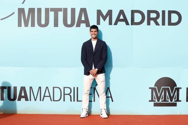 Sport Themen der Woche KW17 Sport Bilder des Tages April 24, 2023, MADRID, MADRID, SPAIN: Carlos Alcaraz poses for photo during the presentation of the tennis tournament, Mutua Madrid Open, celebrates at Plaza de Colon on March 24, 2023 in Madrid, Spain. MADRID SPAIN - ZUMAa181 20230424_zaa_a181_075 Copyright: xOscarxJ.xBarrosox