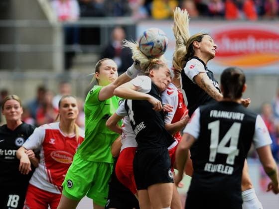 IMAGO Iconic Moments, Fußball - Frauen 23.04.2023, Cologne, Germany, Rhein-Energie-Stadium, 1. FC Koeln vs Eintracht Frankfurt - Frauen Bundesliga, Torwart Stina Johannes (Eintracht Frankfurt) in Aktion, am Ball, Einzelaktion (Foto Ralf Treese, Ralf Treese) DFB DFL REGULATIONS PROHIBIT ANY USE OF PHOTOGRAPHS AS IMAGE SEQUENCES AND OR QUASI-VIDEO. Cologne Rhein-Energie-Stadium North Rhine-Westphalia Germany