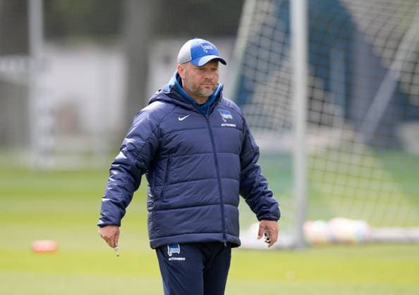 Sport Themen der Woche KW17 Sport Bilder des Tages Fussball, Herren, Saison 2022 23, 1. Bundesliga, Hertha BSC, Training, Trainer Pal Dardai (Hertha BSC), 25.04. 2023, *** Football, men, season 2022 23, 1 Bundesliga, Hertha BSC, training, coach Pal Dardai Hertha BSC , 25 04 2023, Copyright: xSebastianxRäppold MatthiasxKochx