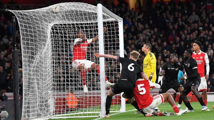 Bilder des Jahres 2023, Sport 04 April Sport Themen der Woche KW17 Sport Bilder des Tages Mandatory Credit: Photo by Arfa Griffiths West Ham United Shutterstock (13886680i) Kaelan Casey of West Ham United scores Arsenal U18 v West Ham U18, FA Youth cup final football match, Emirates Stadium, London, UK - 25 Apr 2023 EDITORIAL USE ONLY No use with unauthorised audio, video, data, fixture lists, club league logos or live services. Online in-match use limited to 120 images, no video emulation. No use in betting, games or single club league player publications. Arsenal U18 v West Ham U18, FA Youth cup final football match, Emirates Stadium, London, UK - 25 Apr 2023 EDITORIAL USE ONLY No use with unauthorised audio, video, data, fixture lists, club league logos or live services. Online in-match use limited to 120 images, no video emulation. No use in betting, games or single club league player publications.  Copyright: xArfaxGriffiths WestxHamxUnited Shutterstockx 13886680i