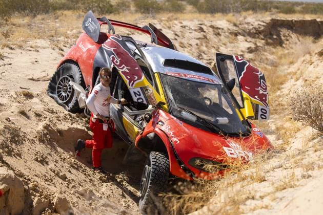Sport Themen der Woche KW17 Sport Bilder des Tages 200 LOEB SÃ bastien (fra), LURQUIN Fabian (bel), Bahrain Raid Xtreme, Prodrive Hunter, FIA W2RC, crash, accident, during the Stage 3 of the Sonora Rally 2023, 3rd round of the 2023 World Rally-Raid Championship, around Penasco on April 26th, 2023 in Penasco, Mexico - AUTO - W2RC - SONORA RALLY 2023 DPPI Panoramic  05323003__DE_8328