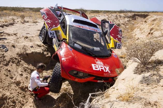 200 LOEB SÃ bastien (fra), LURQUIN Fabian (bel), Bahrain Raid Xtreme, Prodrive Hunter, FIA W2RC, crash, accident, during the Stage 3 of the Sonora Rally 2023, 3rd round of the 2023 World Rally-Raid Championship, around Penasco on April 26th, 2023 in Penasco, Mexico - AUTO - W2RC - SONORA RALLY 2023 DPPI Panoramic 05323003__DE_6199
