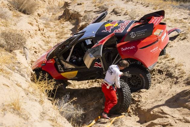200 LOEB SÃ bastien (fra), LURQUIN Fabian (bel), Bahrain Raid Xtreme, Prodrive Hunter, FIA W2RC, crash, accident, during the Stage 3 of the Sonora Rally 2023, 3rd round of the 2023 World Rally-Raid Championship, around Penasco on April 26th, 2023 in Penasco, Mexico - AUTO - W2RC - SONORA RALLY 2023 DPPI Panoramic 05323003__DE_8351