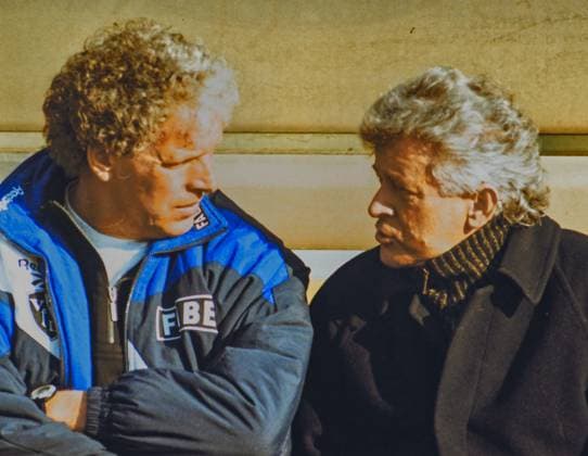 RECORD DATE NOT STATED Aus 2. BL. Saison 1995 96 Hannover 96 - VfL Bochum 2:0 am 09.03.1996. Im Foto: Li. Bochum Trainer Klaus Toppmöller im Gespräch mit Manager Klaus Hilpert *** From 2 BL season 1995 96 Hannover 96 VfL Bochum 2 0 on 09 03 1996 In photo Li Bochum coach Klaus Toppmöller talking with manager Klaus Hilpert