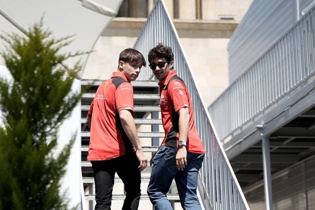FORMULA 1 AZERBAIJAN GRAND PRIX 2023 27.04.2023, Baku City Circuit , Baku, FORMULA 1 AZERBAIJAN GRAND PRIX 2023 ,im Bild Arthur Leclerc mit seinem Bruder Charles Leclerc (MCO), Scuderia Ferrari