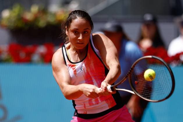 April 27, 2023, MADRID, MADRID, SPAIN: Elisabetta Cocciaretto of Italy in action against Paula Badosa of Spain during the Mutua Madrid Open 2023 celebrated at Caja Magica on March 27, 2023 in Madrid, Spain. MADRID SPAIN - ZUMAa181 20230427_zaa_a181_107 Copyright: xOscarxJ.xBarrosox